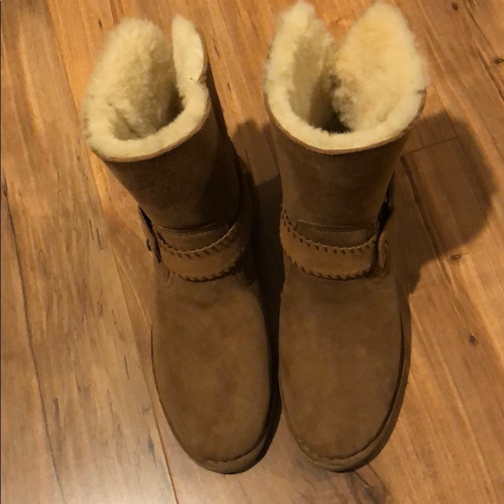Ugg Boots size 7. BRAND NEW
